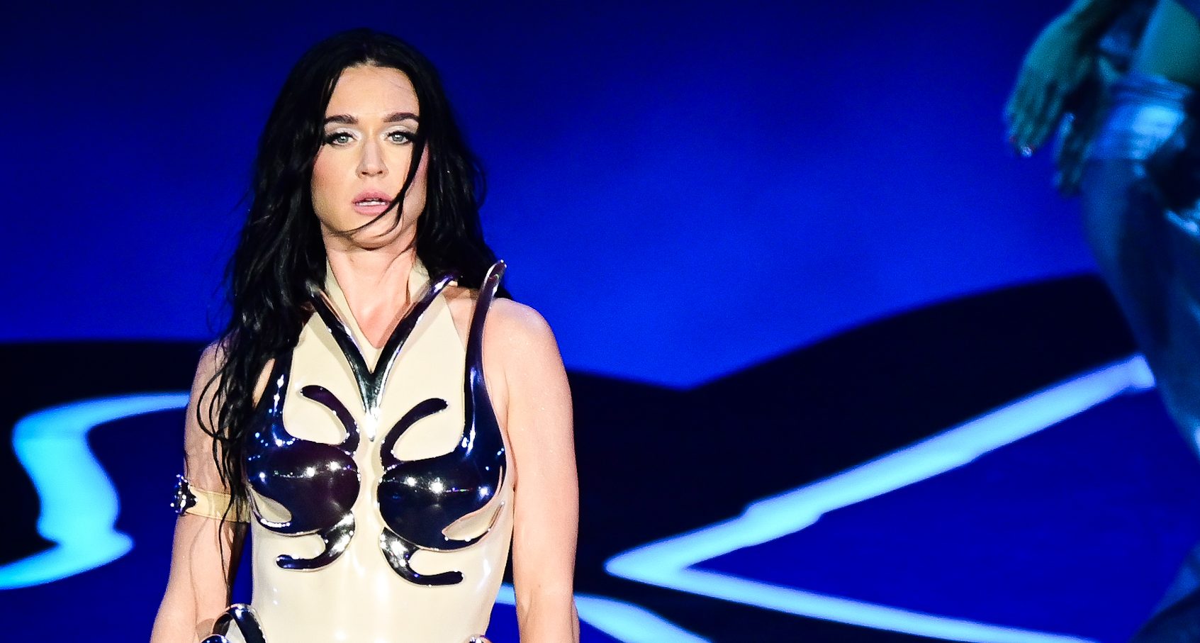 katy-perry-vai-viajar-ao-espaco-em-foguete-da-blue-origin,-empresa-do-bilionario-jeff-bezos