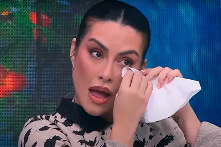 cleo-fica-sem-voz-apos-problema-de-saude-e-precisa-cancelar-show:-“nao-posso-fazer”