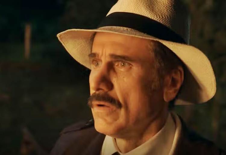 eta-mundo-melhor!:-ernesto-fica-com-cueca-a-mostra-apos-ser-atacado-por-agiota