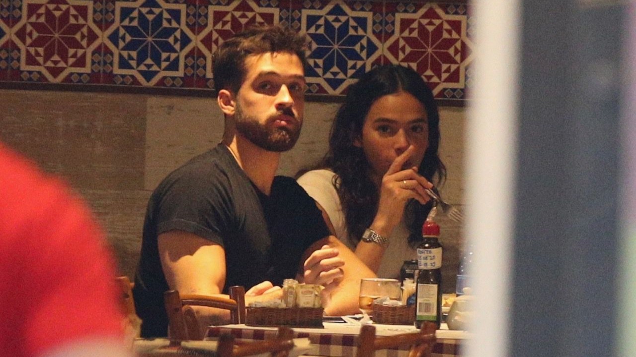 bruna-marquezine-e-joao-guilherme-sao-flagrados-juntos-em-restaurante-no-rio